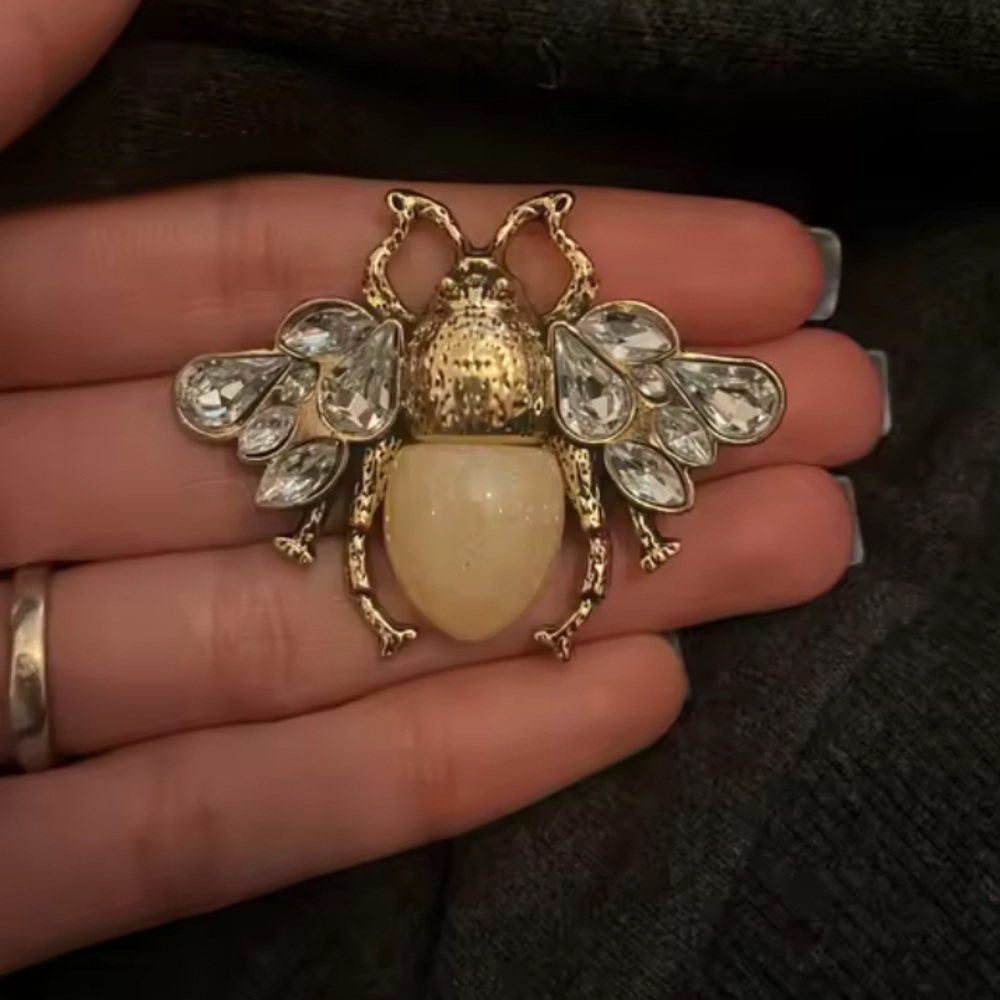 Luxury Gold Bee Brooch